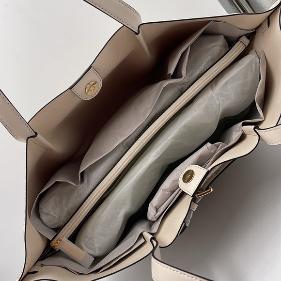 Michael Kors Emilia Large Logo Tote Bag
COLOR LT CRM MULTI
NWT - Picture 12 of 16